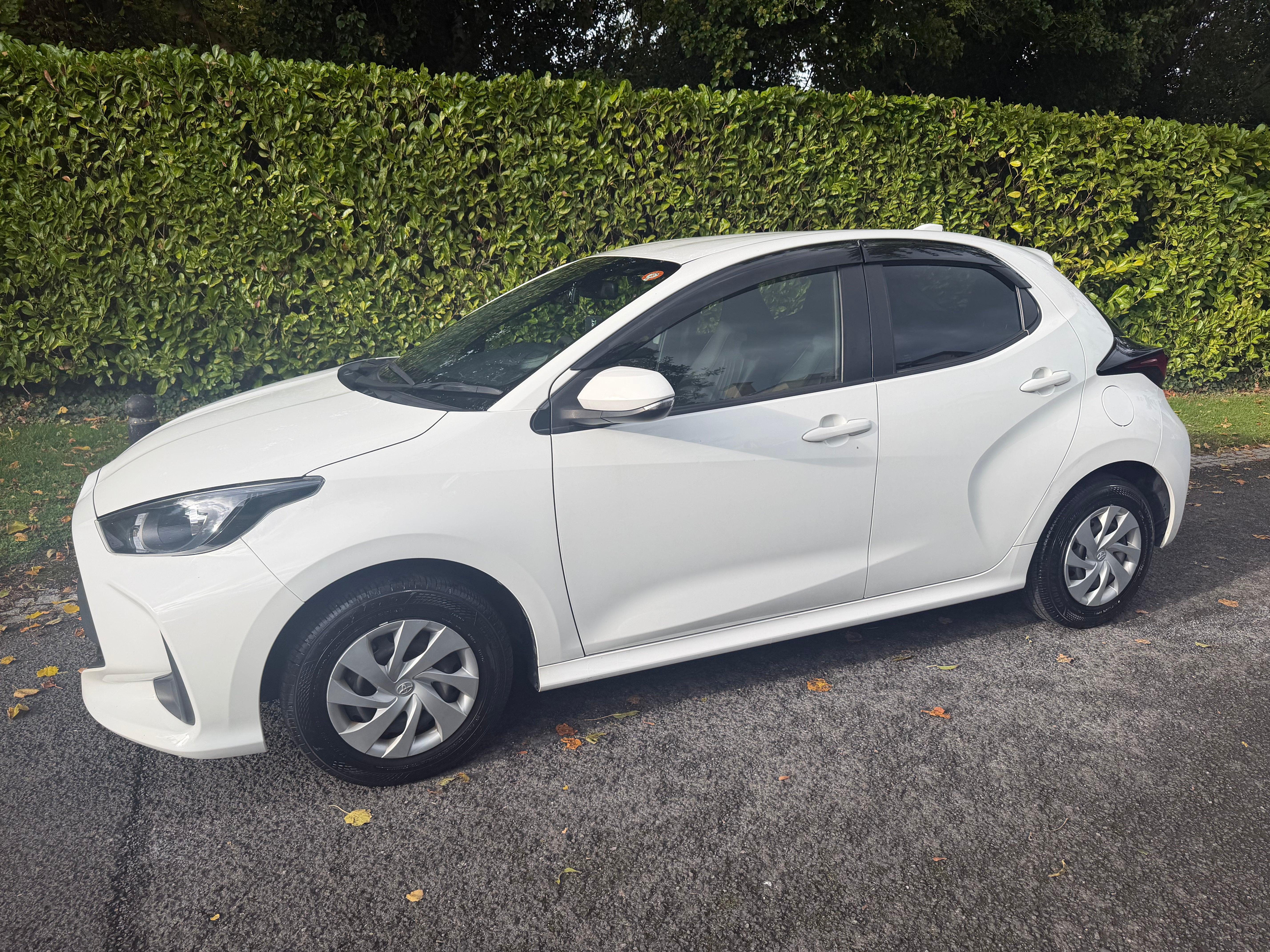 2021 Toyota Yaris 1.5 Hybrid X Automatic – White – Grade 4 – €12,950