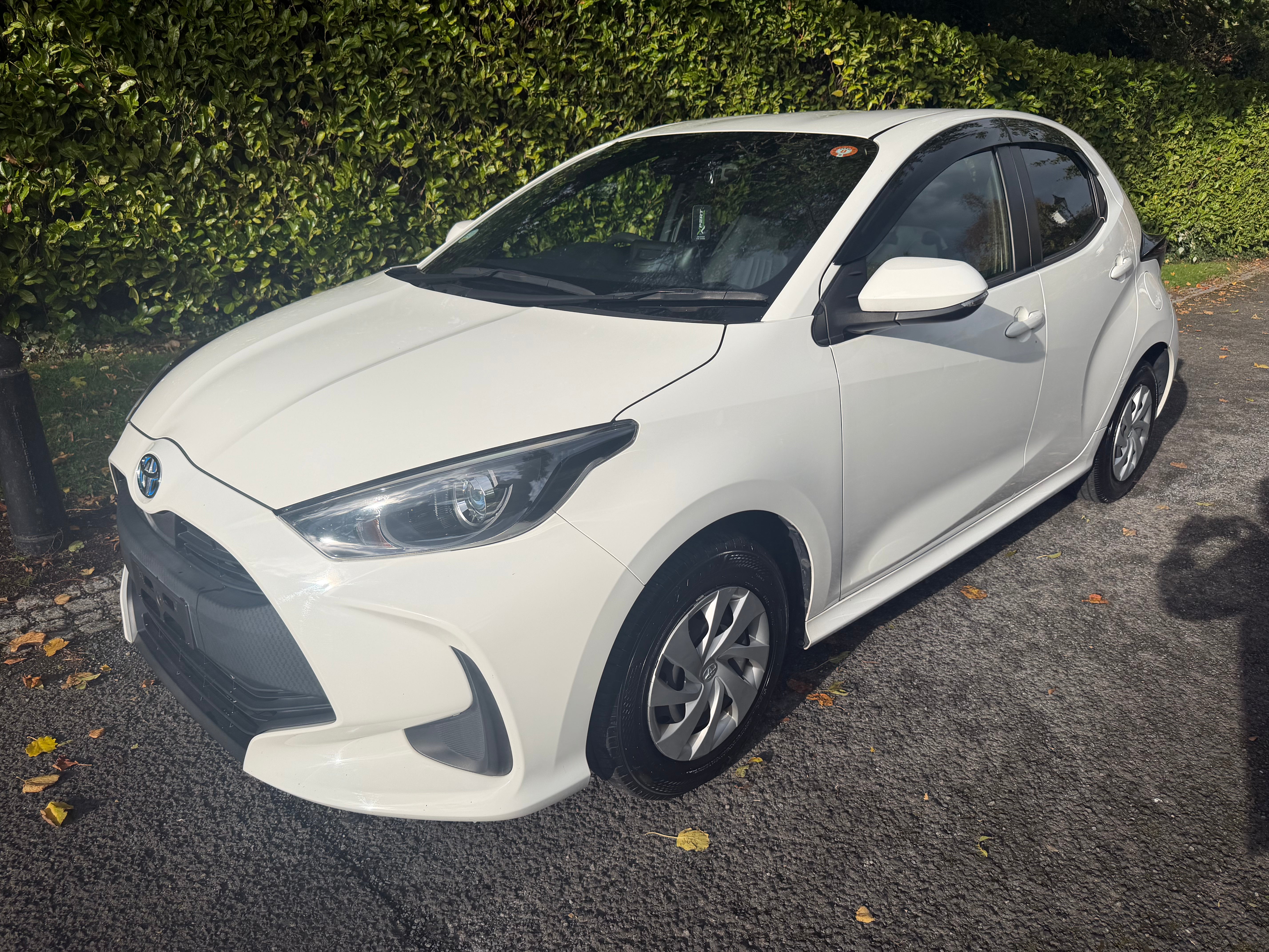 2021 Toyota Yaris 1.5 Hybrid X Automatic – White – Grade 4 – €12,950