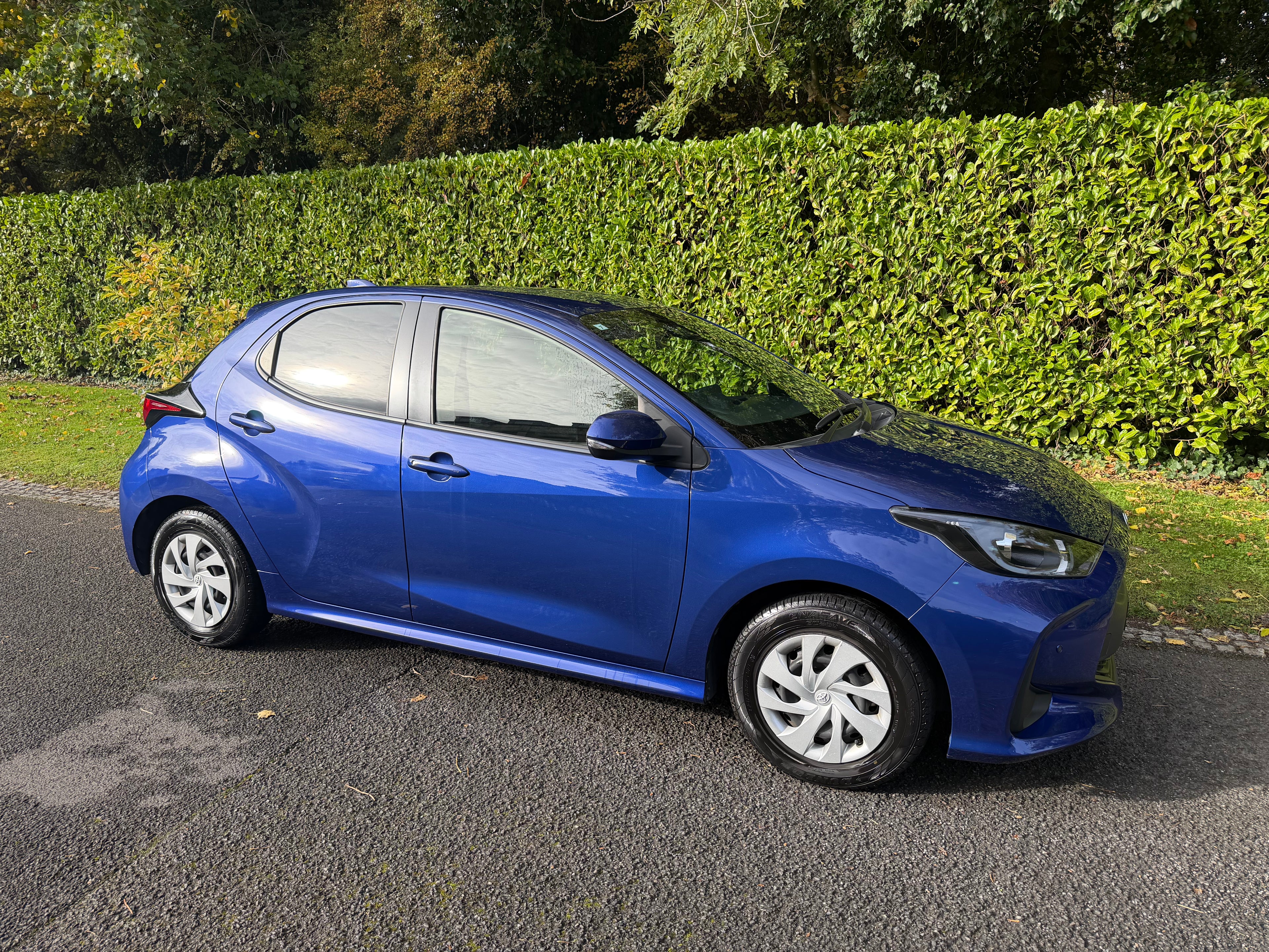 2022 Toyota Yaris 1.5 Hybrid X Automatic – Blue – €13,950