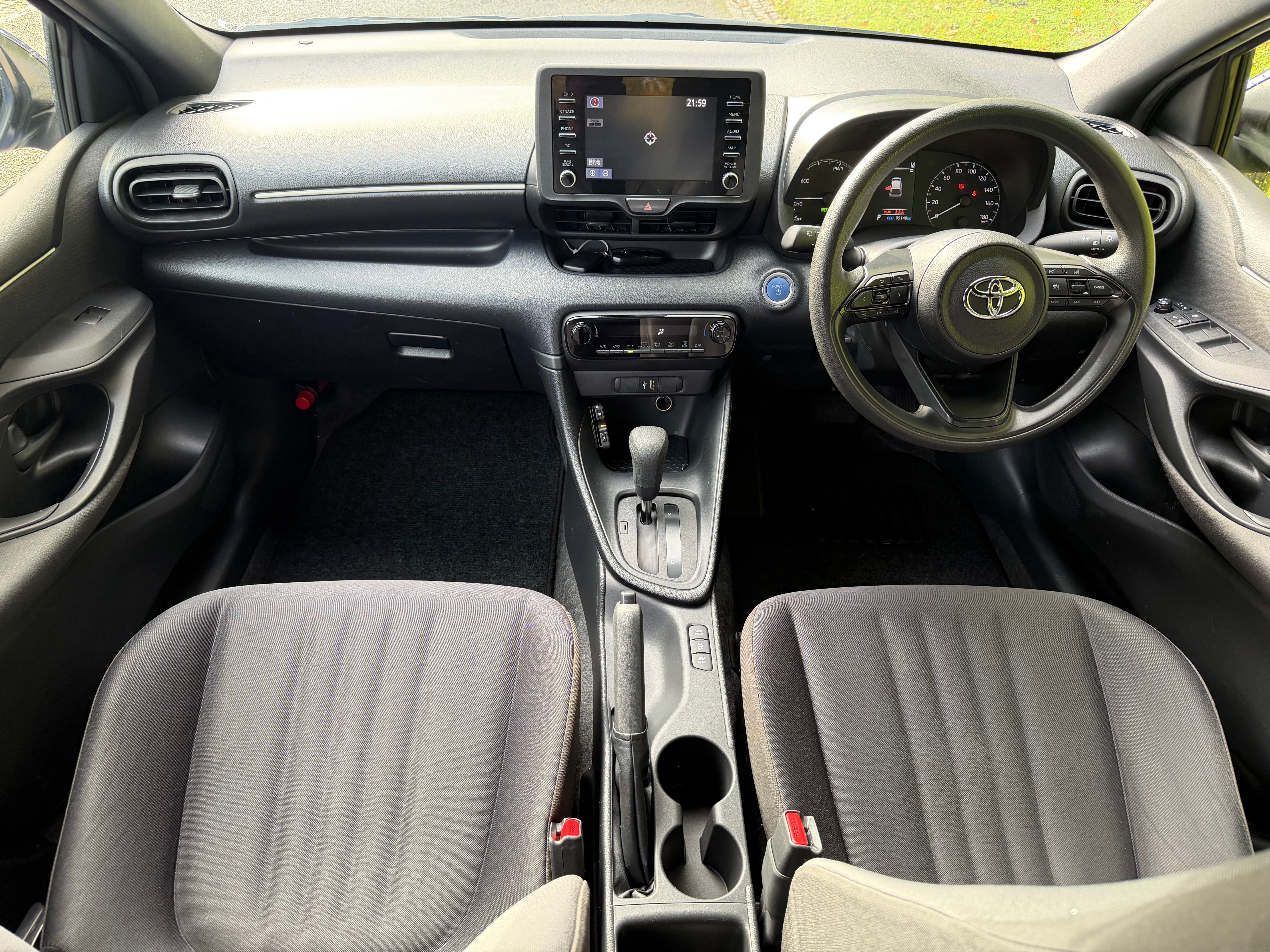 2022 Toyota Yaris 1.5 Hybrid X Automatic – Blue – €13,950