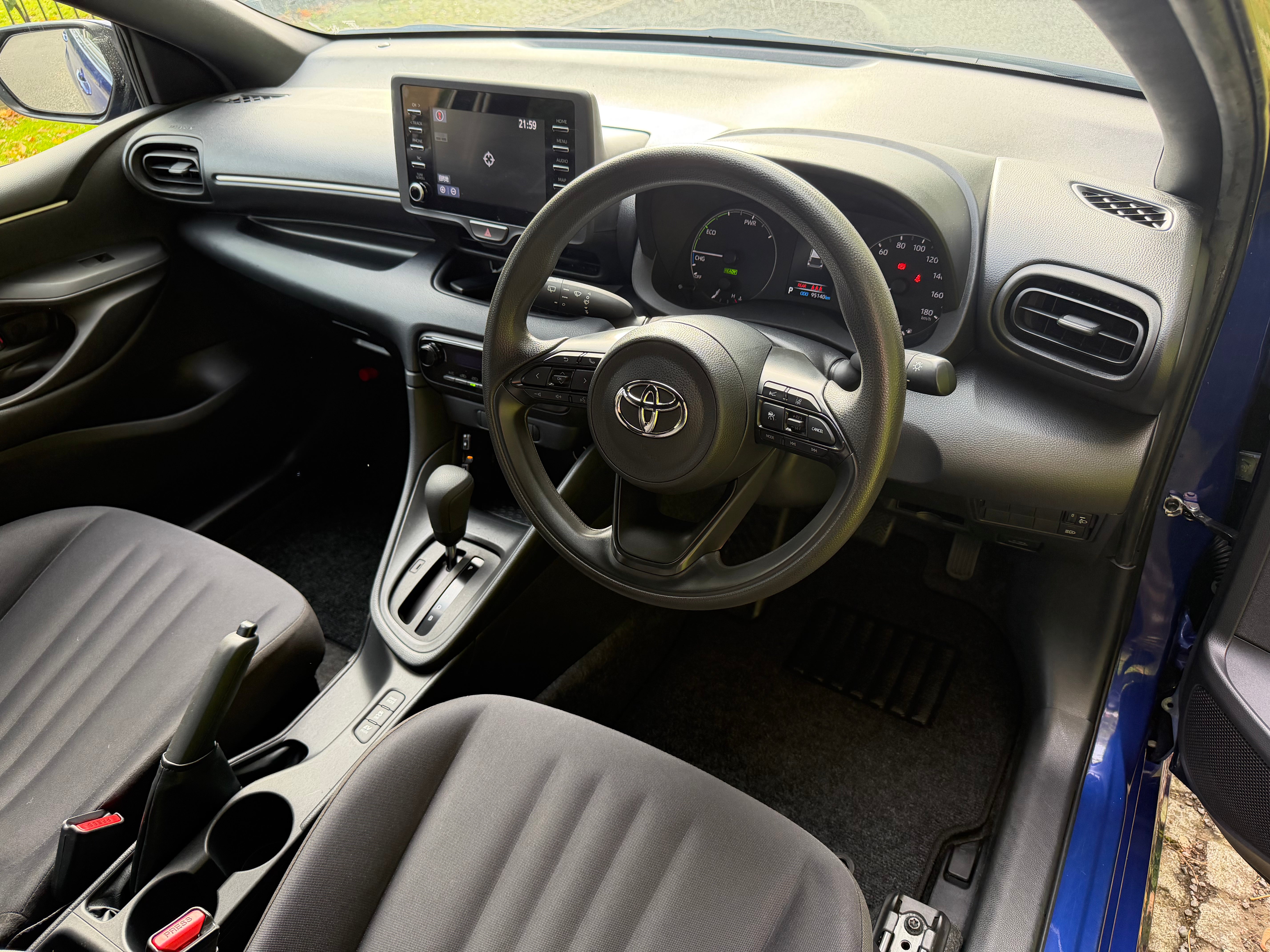 2022 Toyota Yaris 1.5 Hybrid X Automatic – Blue – €13,950