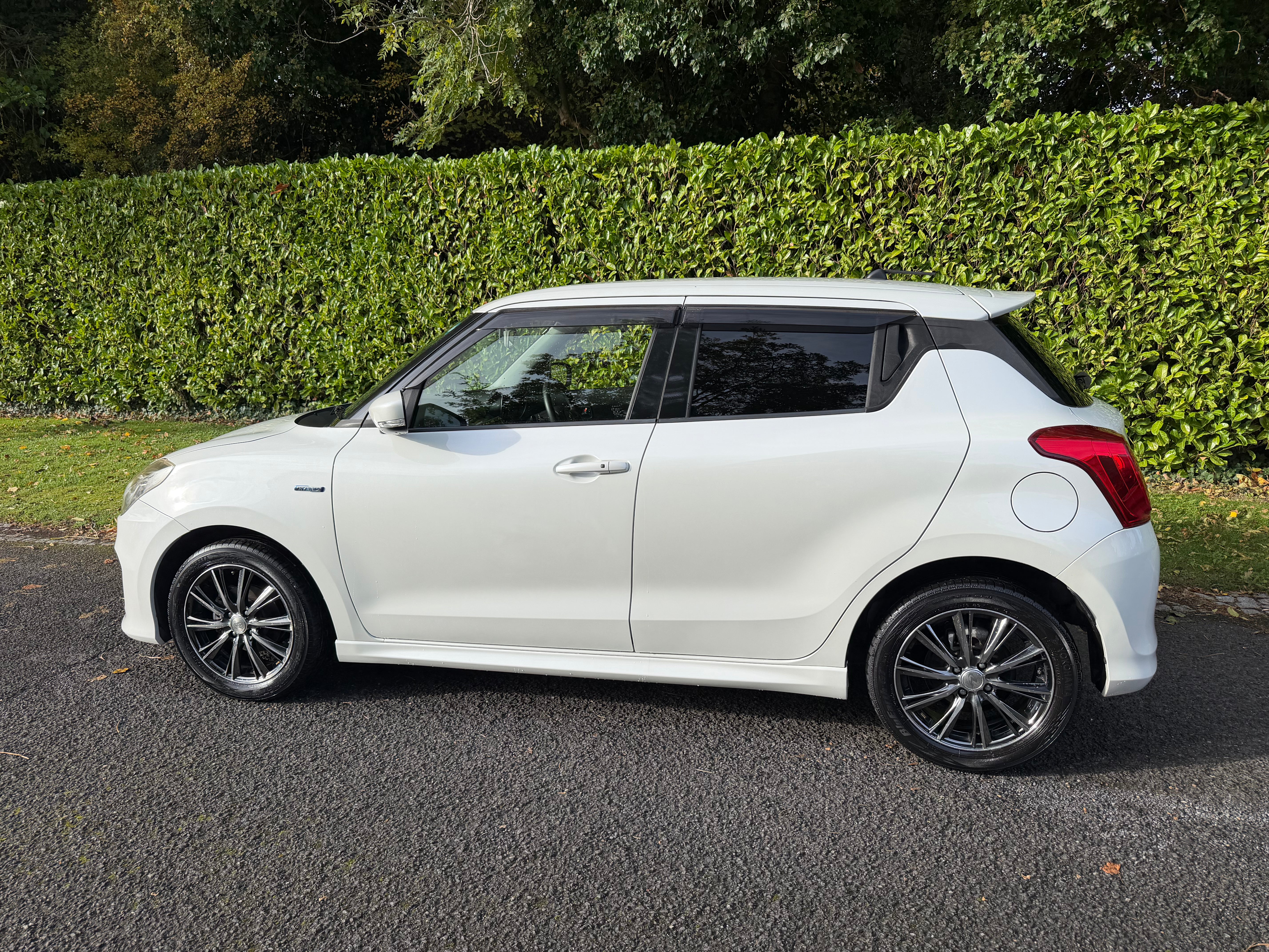 2017 Suzuki Swift Hybrid RS – White – Grade 4 – €10,950