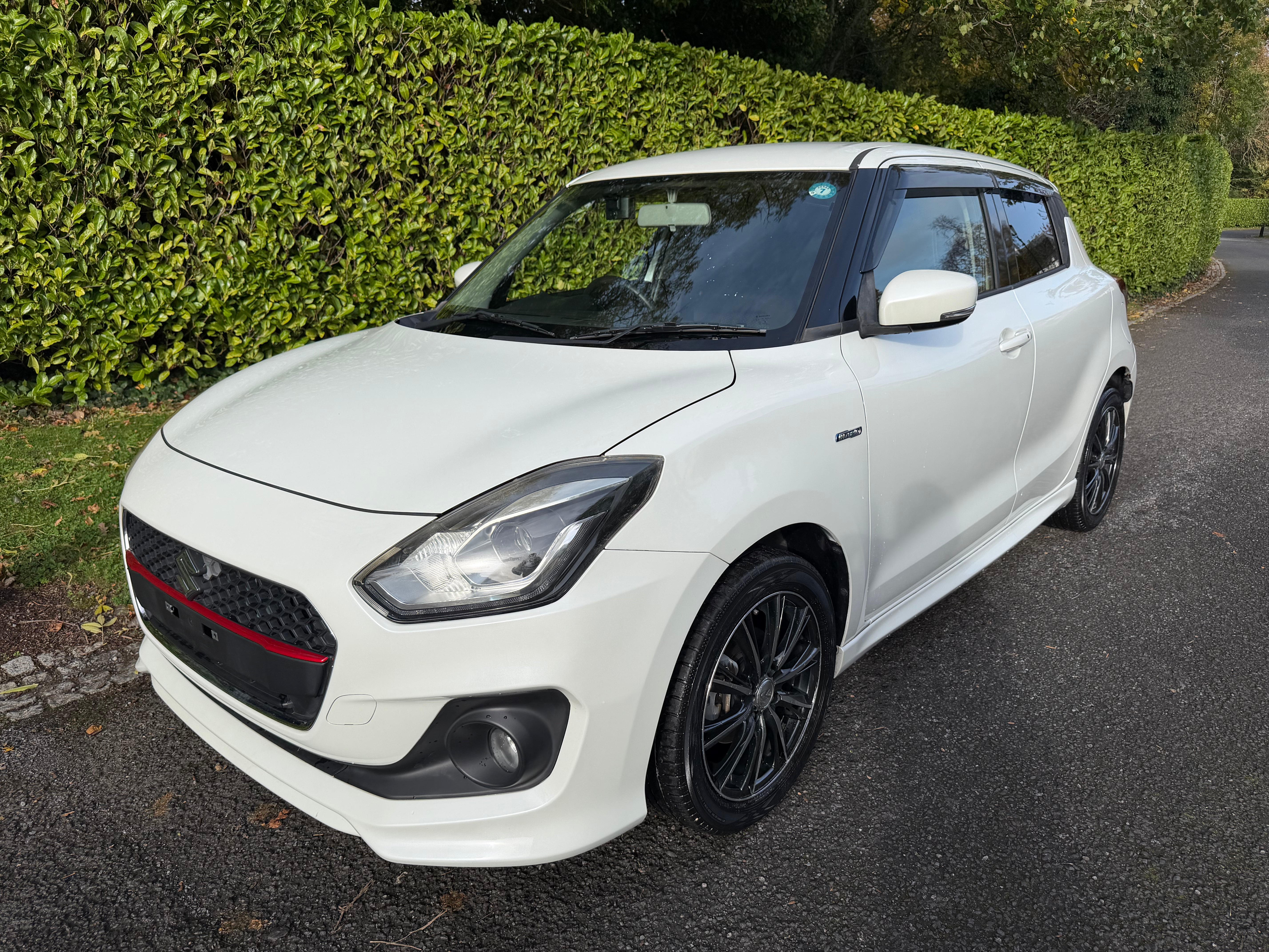 2017 Suzuki Swift Hybrid RS – White – Grade 4 – €10,950