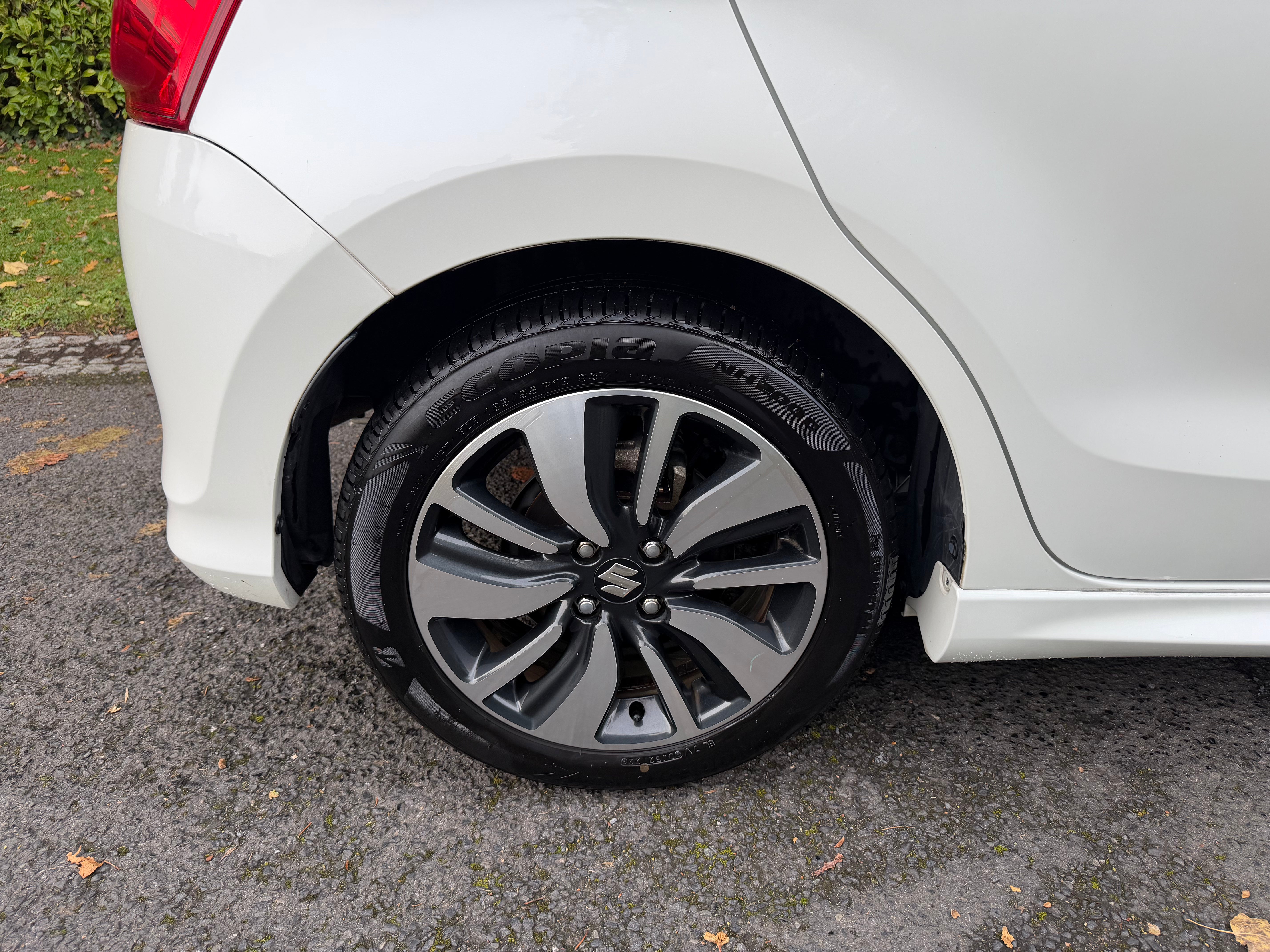 2017 Suzuki Swift Hybrid RS – White – Grade 4 – €10,950