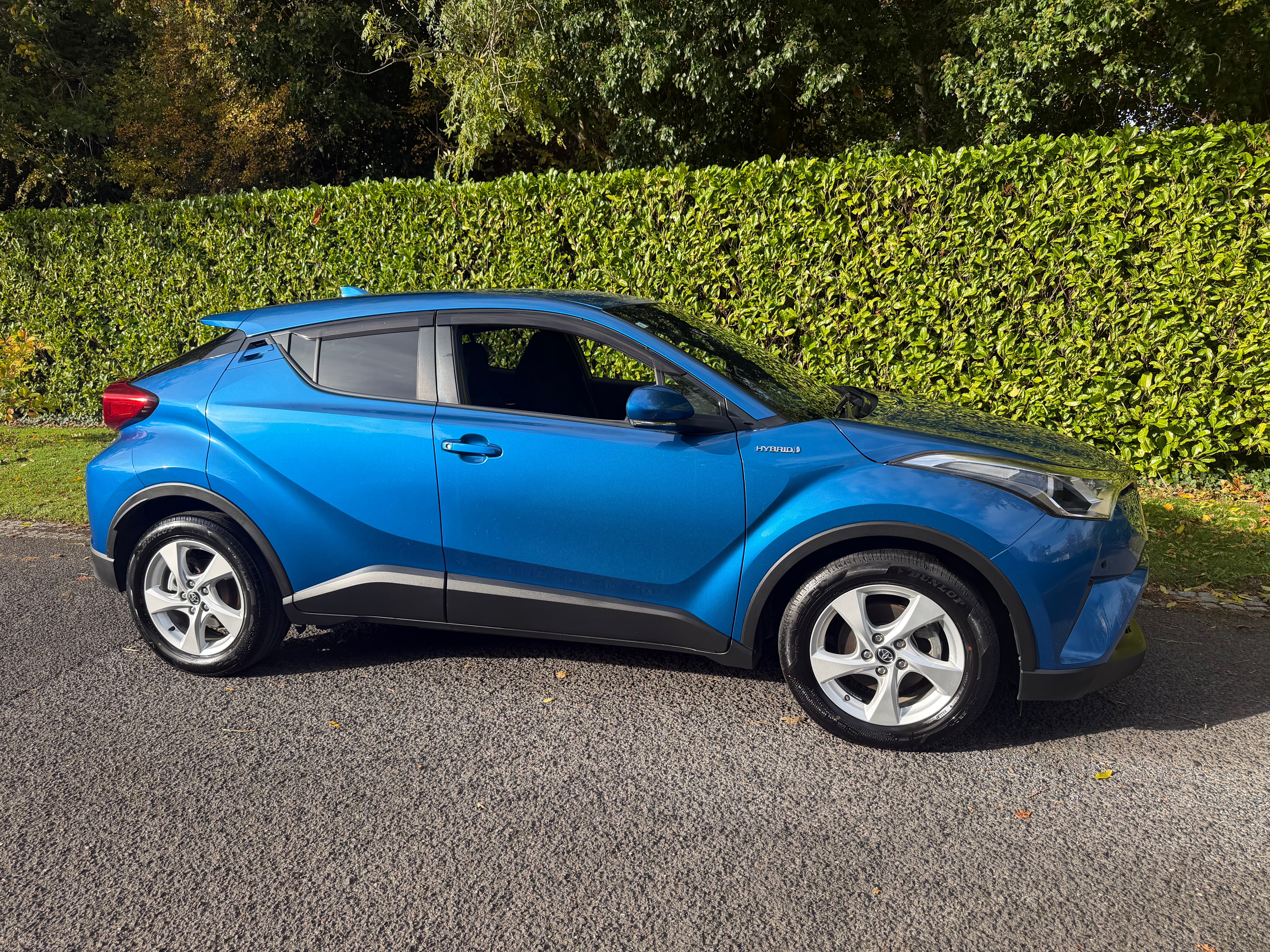 2017 Toyota C-HR 1.8 Hybrid -S – Blue – €14,950