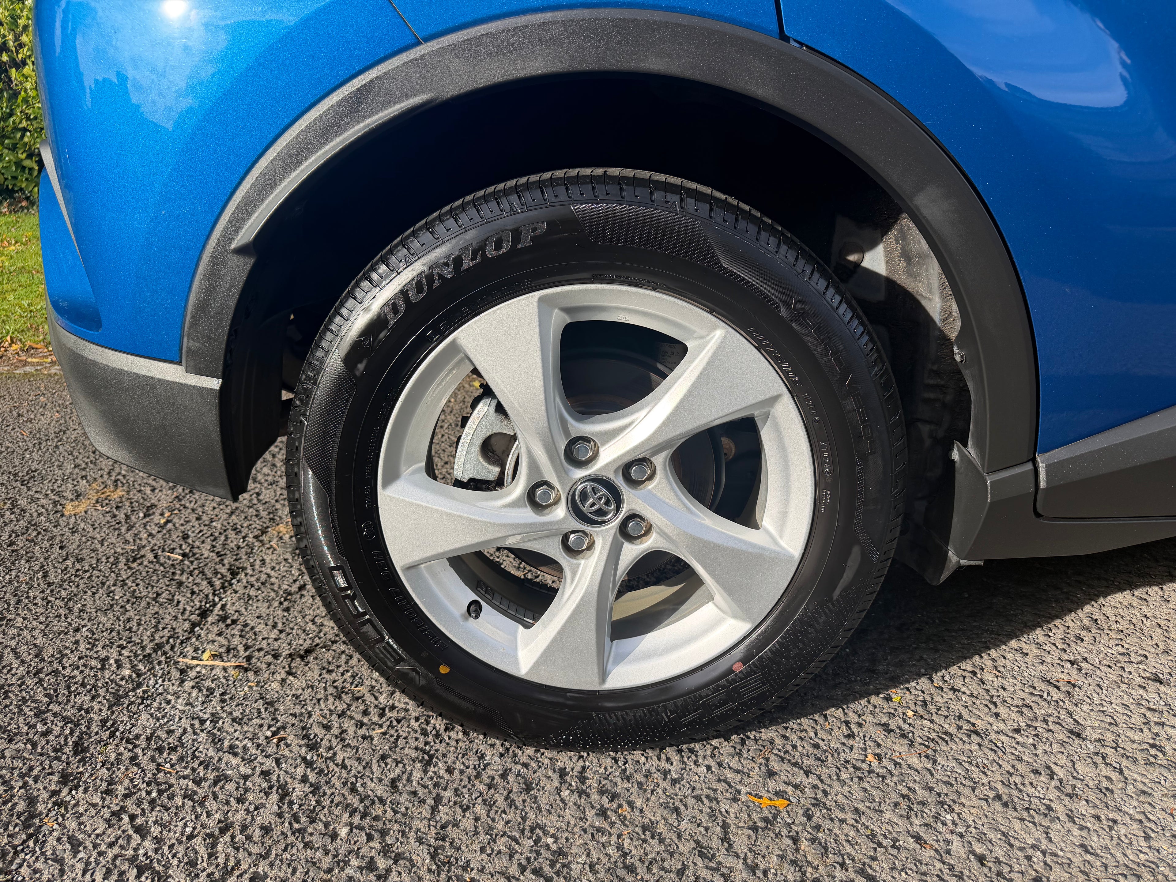 2017 Toyota C-HR 1.8 Hybrid -S – Blue – €14,950