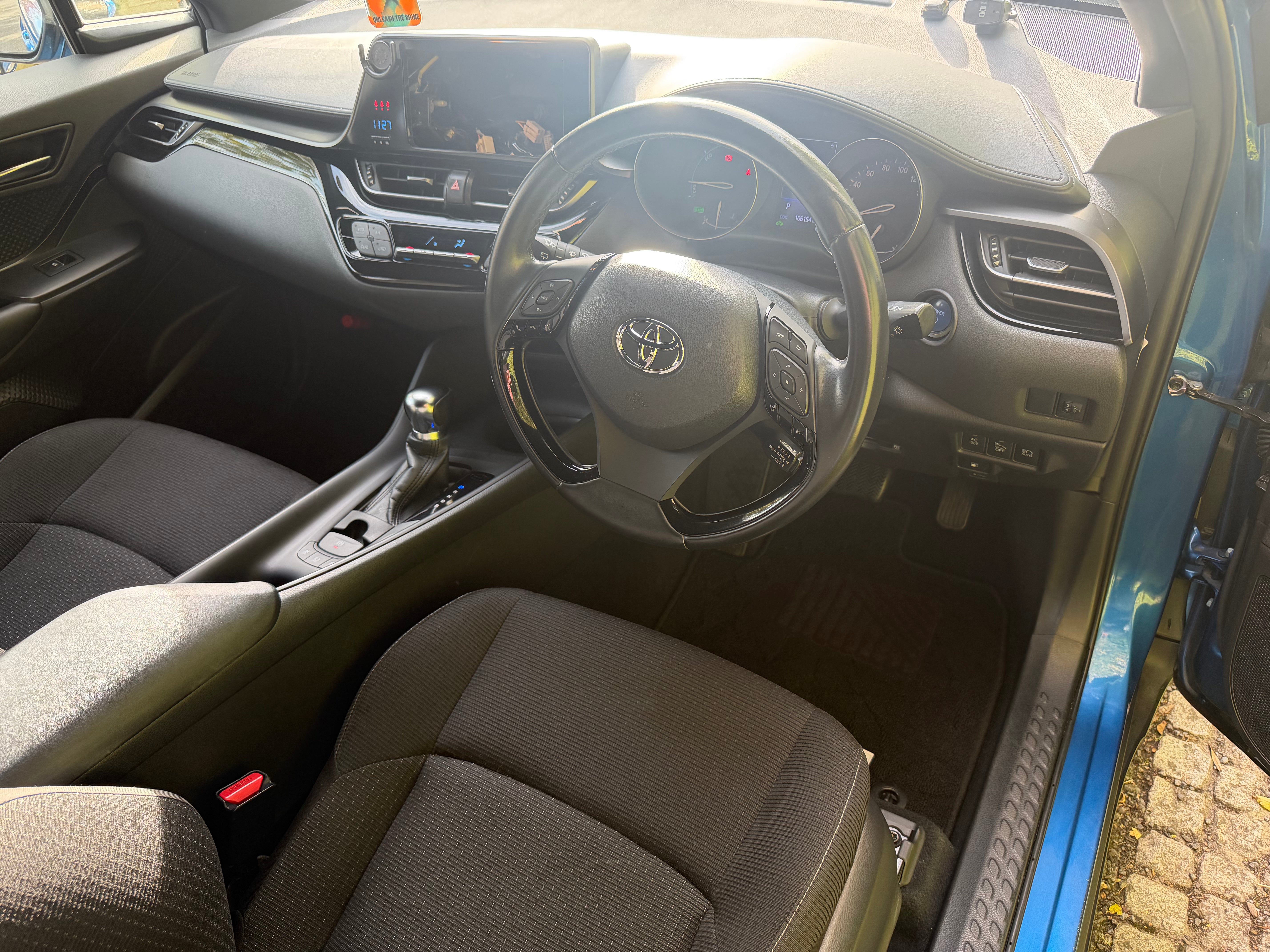 2017 Toyota C-HR 1.8 Hybrid -S – Blue – €14,950