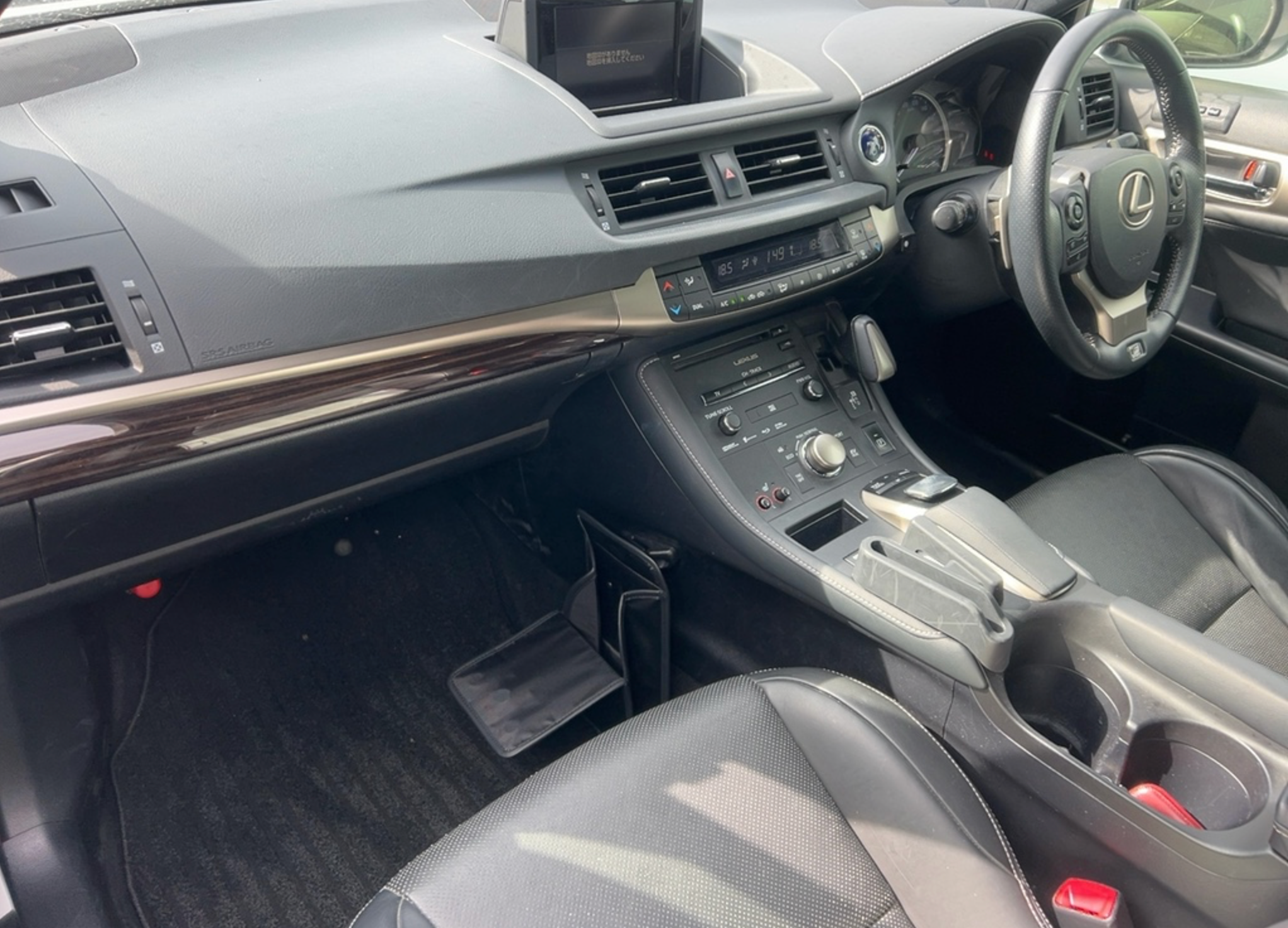 2014 Lexus CT200h F Sport – Pearl White – €14,950