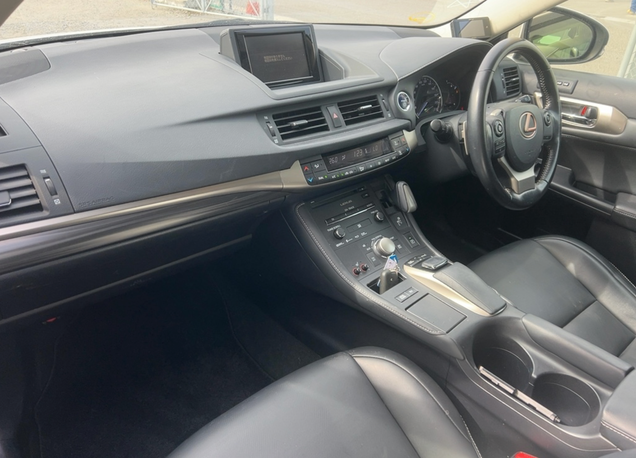 2015 Lexus CT200h Version C – Pearl White – €13,950