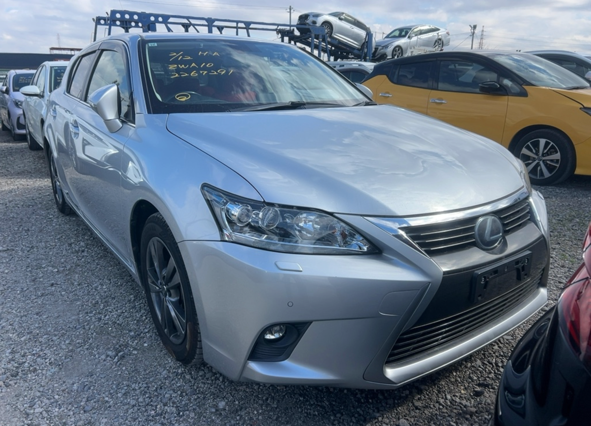 2015 Lexus CT200h Version C – Silver with Red Interior – €14,950