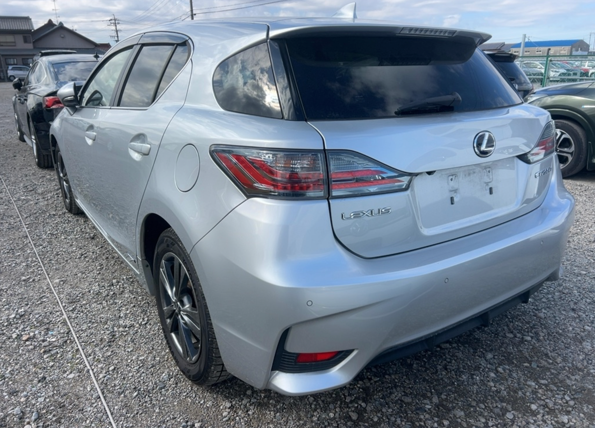 2015 Lexus CT200h Version C – Silver with Red Interior – €14,950