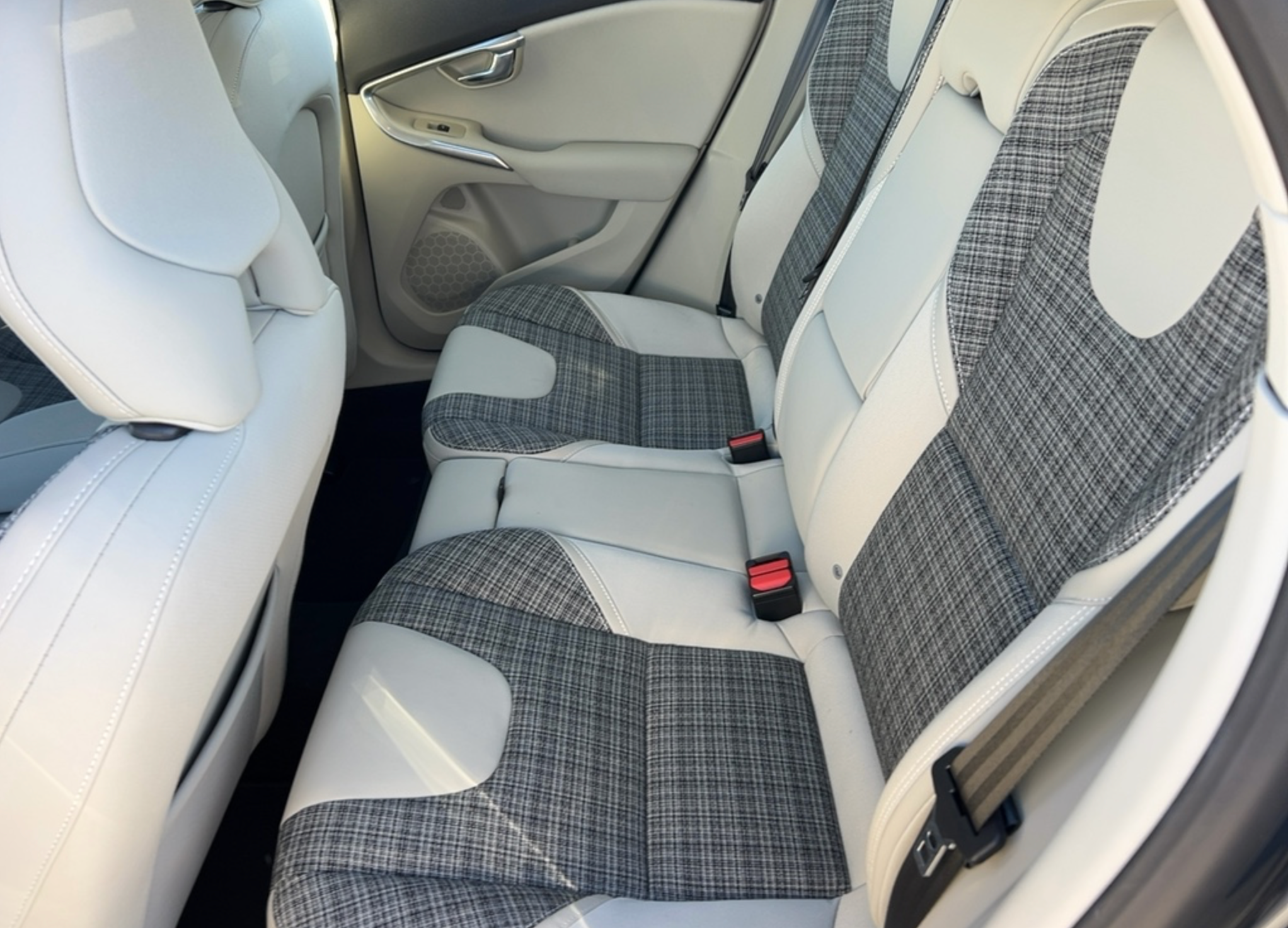 2018 Volvo V40 D4 Momentum 97,000kms – €13,950