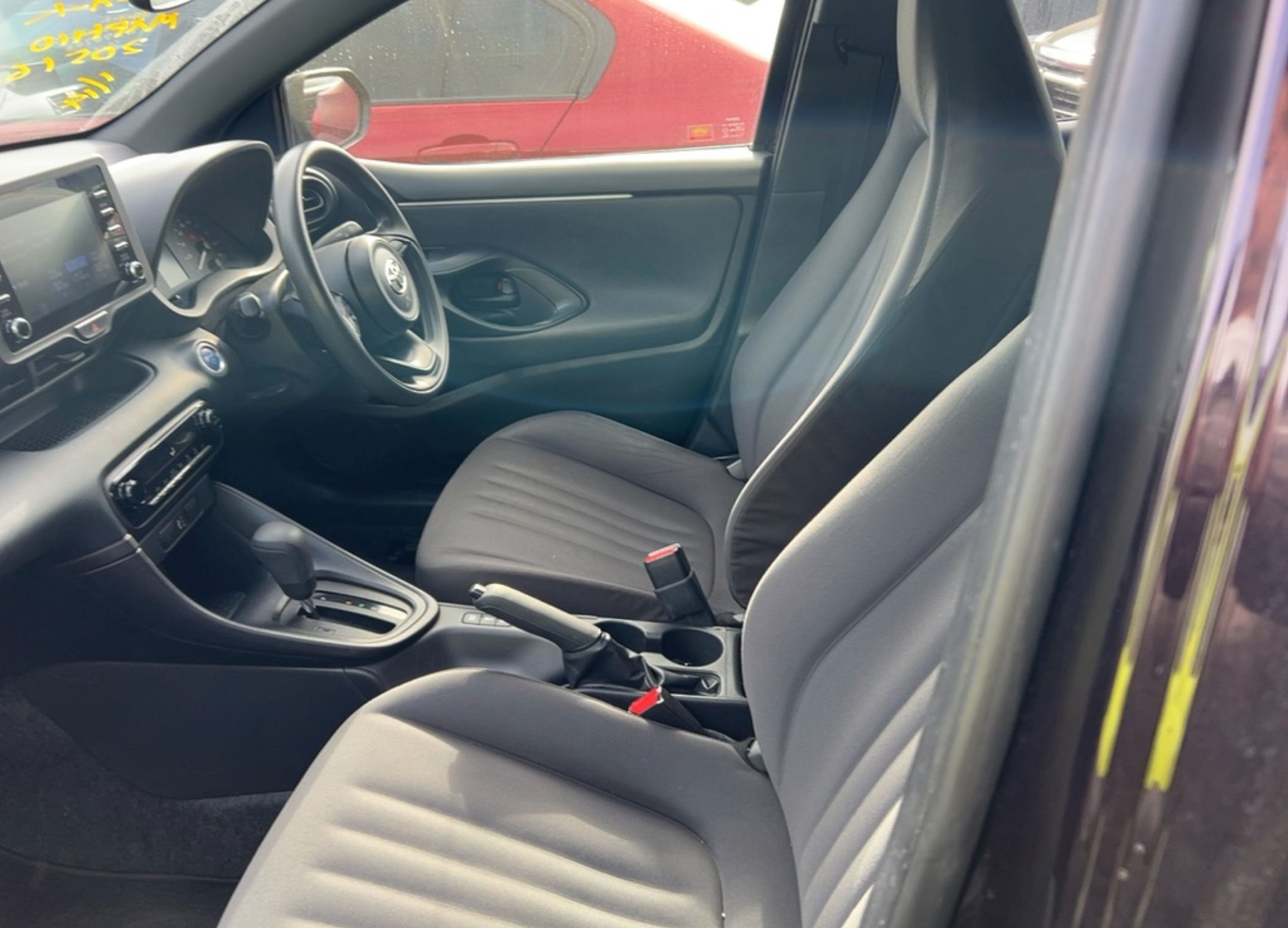2021 Toyota Yaris Hybrid –  Rare Colour €13,450