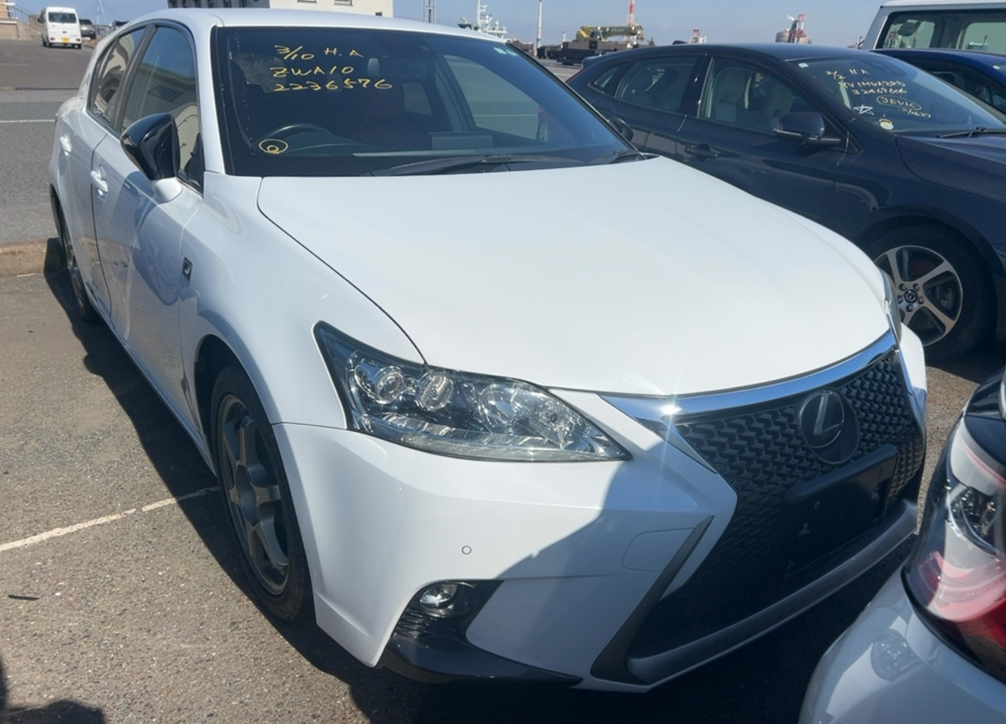 2015 Lexus CT 200h F Sport – Pearl White – Red Leather – €14,950