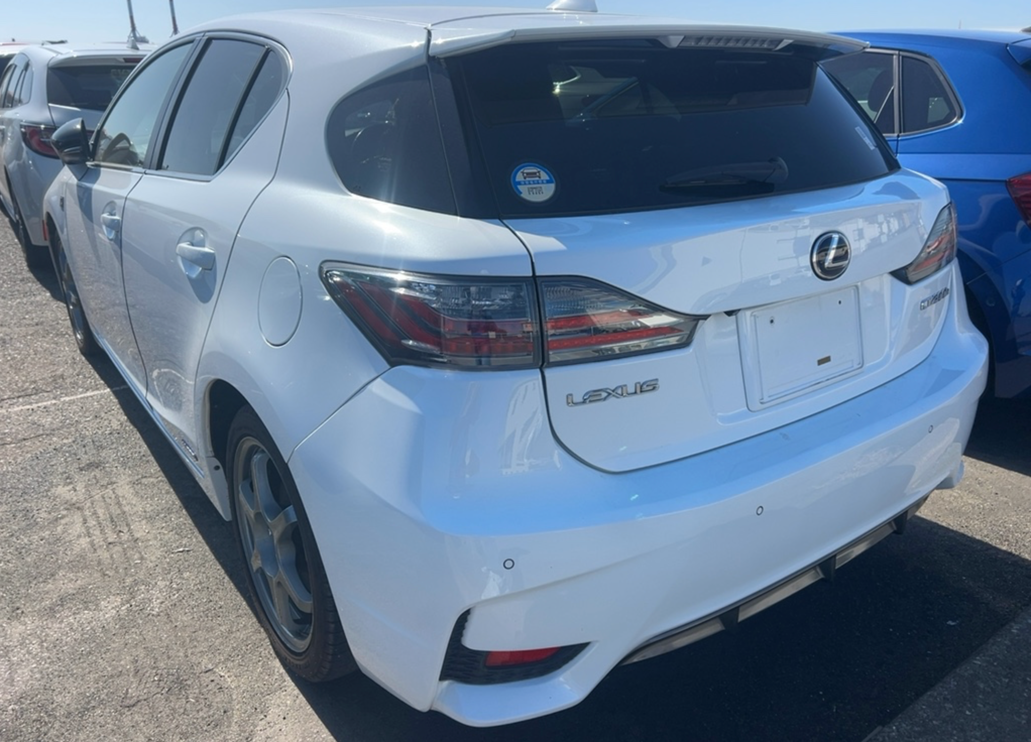 2015 Lexus CT 200h F Sport – Pearl White – Red Leather – €14,950