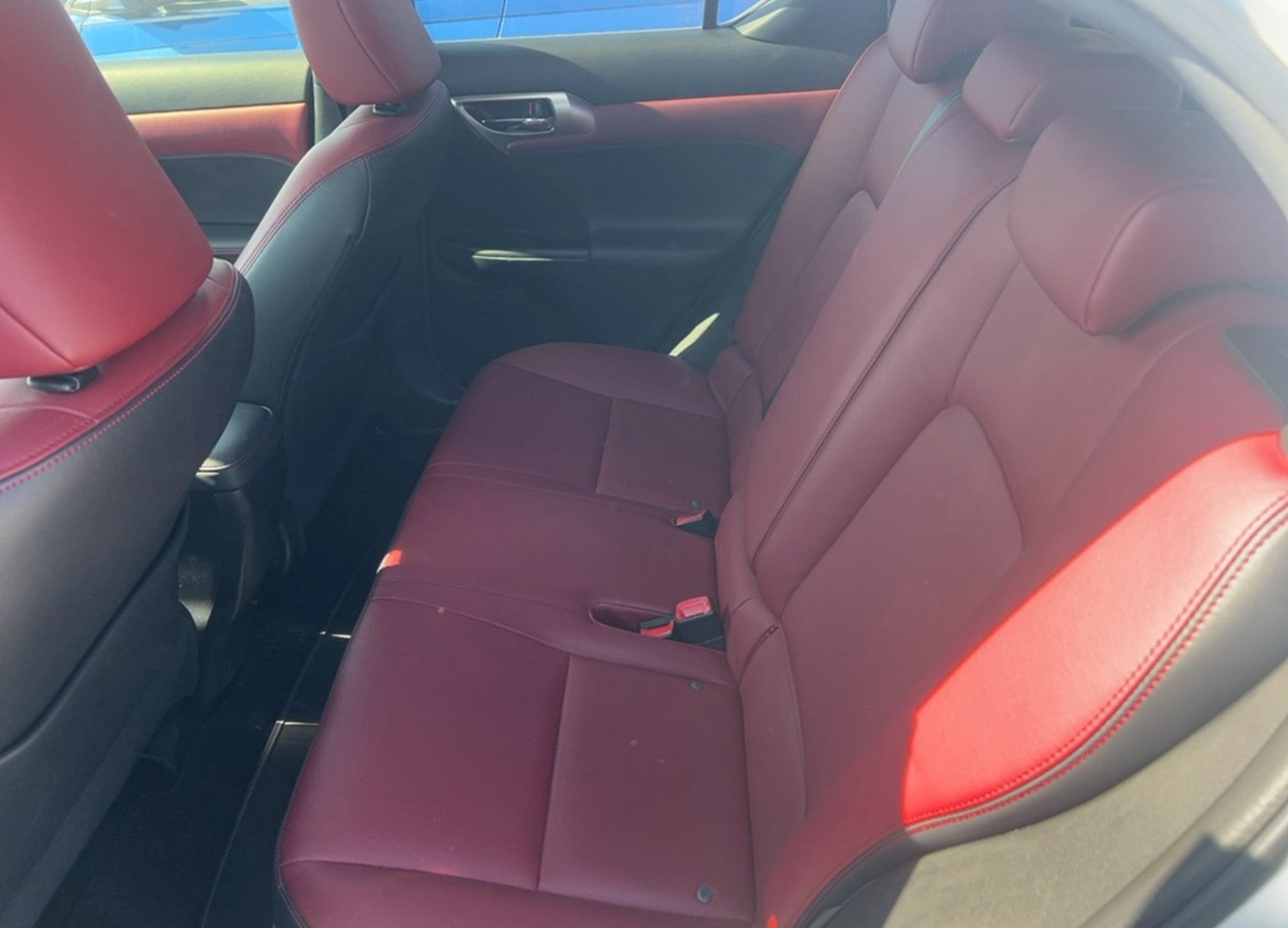 2015 Lexus CT 200h F Sport – Pearl White – Red Leather – €14,950