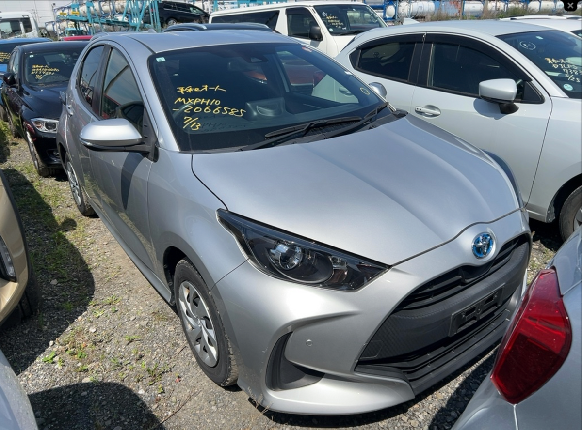2021 Toyota Yaris 1.5 Hybrid X Automatic – Silver – €11,950