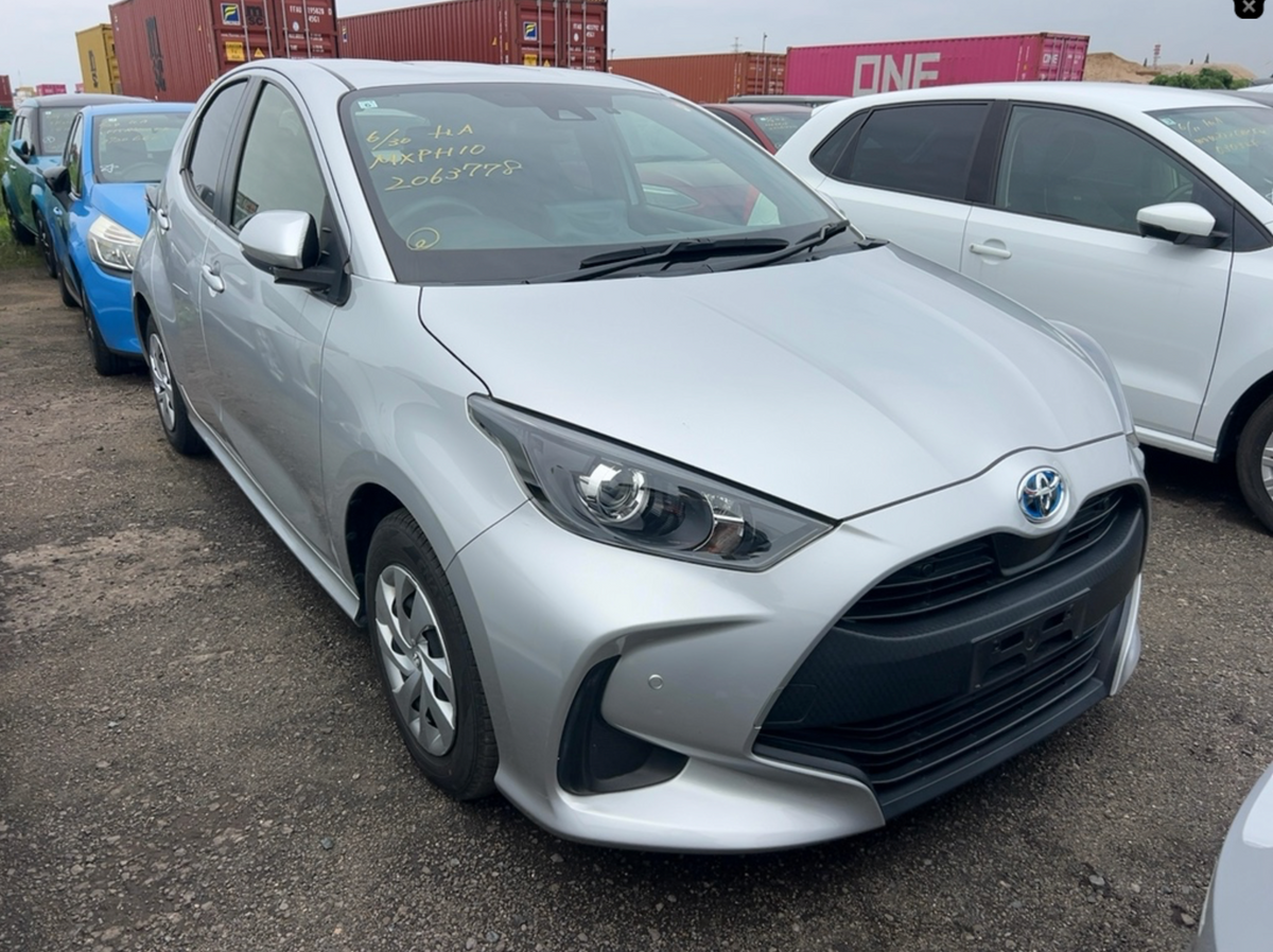 2021 Toyota Yaris 1.5 Hybrid X Automatic – Silver – €11,950