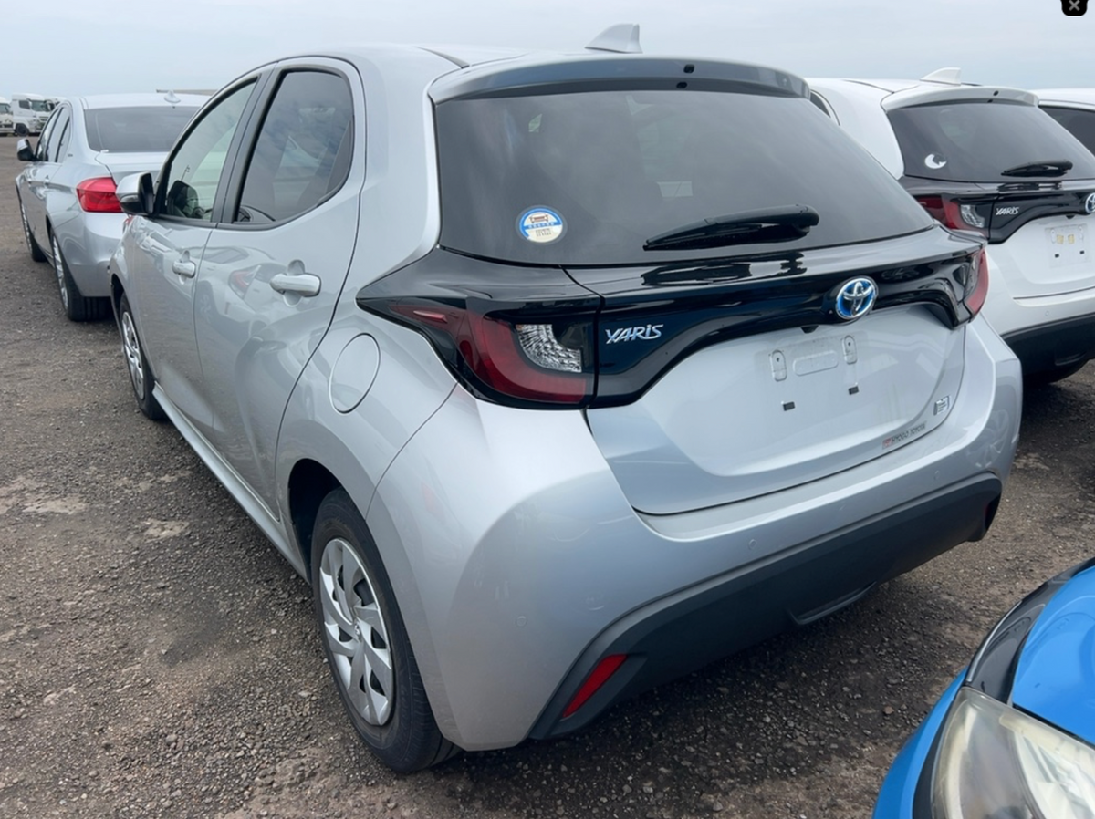 2021 Toyota Yaris 1.5 Hybrid X Automatic – Silver – €11,950