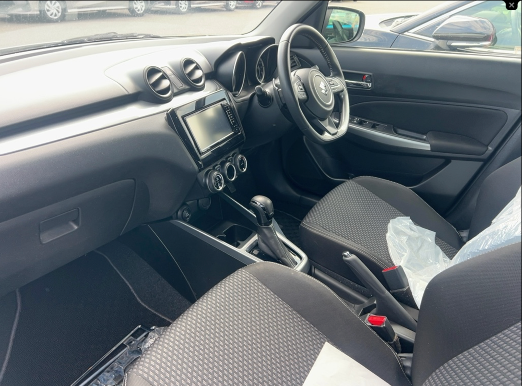 2017 Suzuki Swift Hybrid RS – White – Grade 4 – €10,950