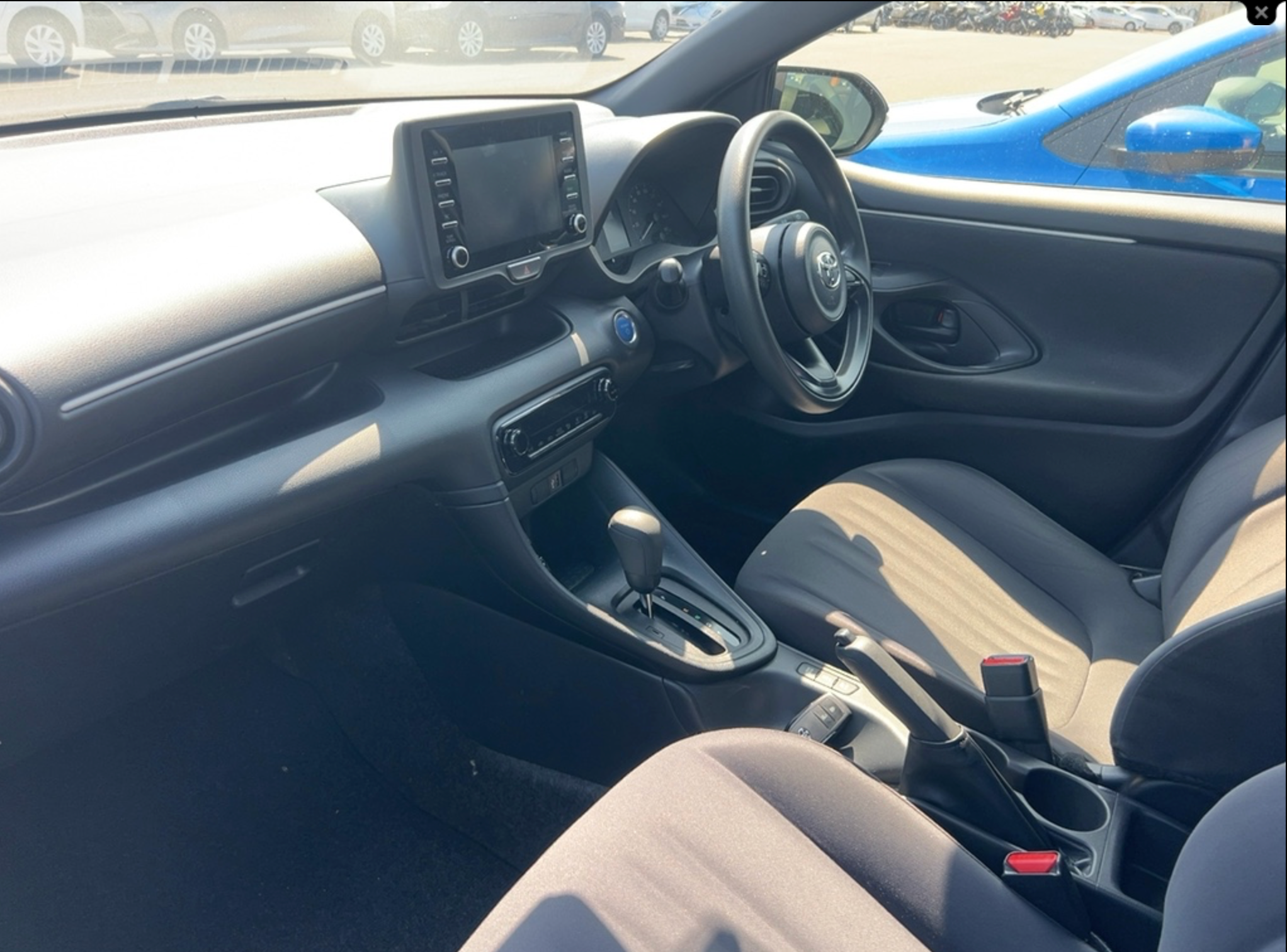 2022 Toyota Yaris 1.5 Hybrid X Automatic – Blue – €13,950