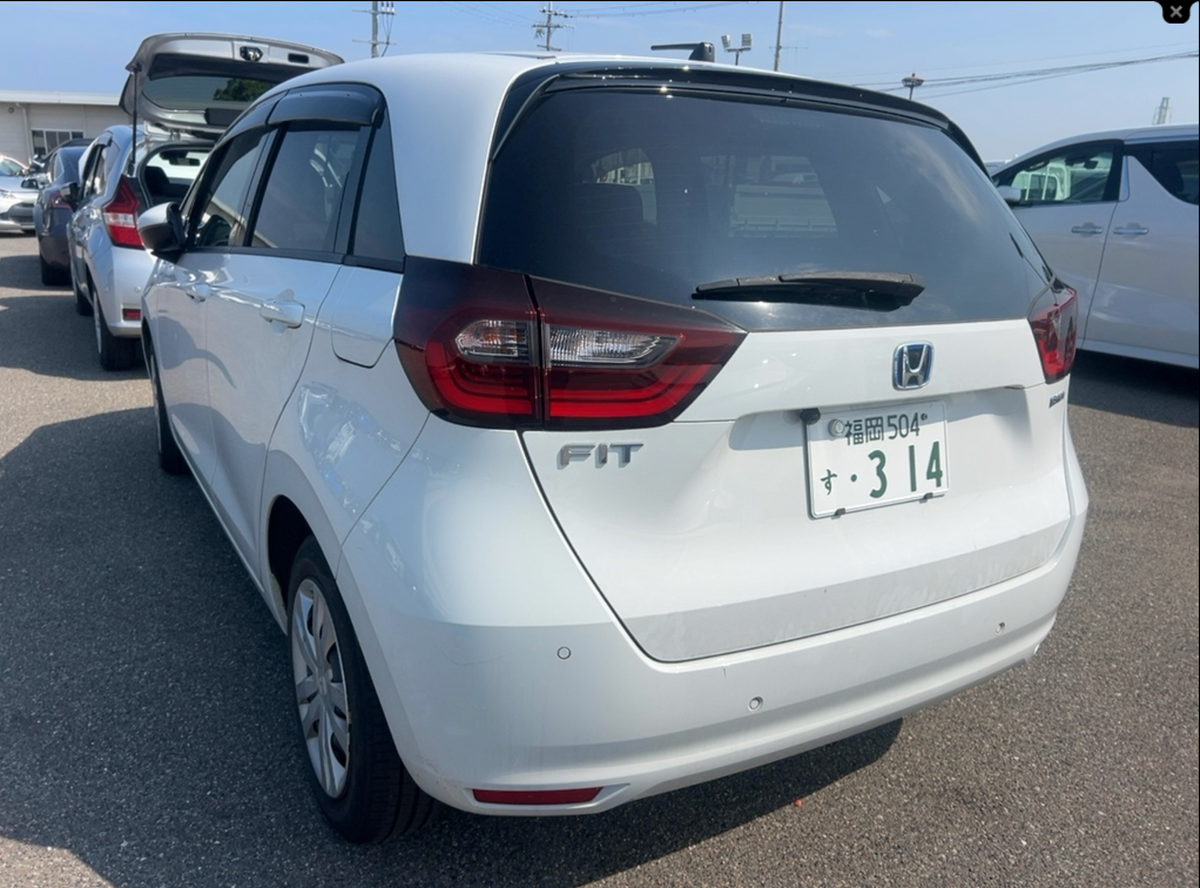 2020 Honda Fit 1.5 Hybrid Automatic – White – Grade 4 – €12,950